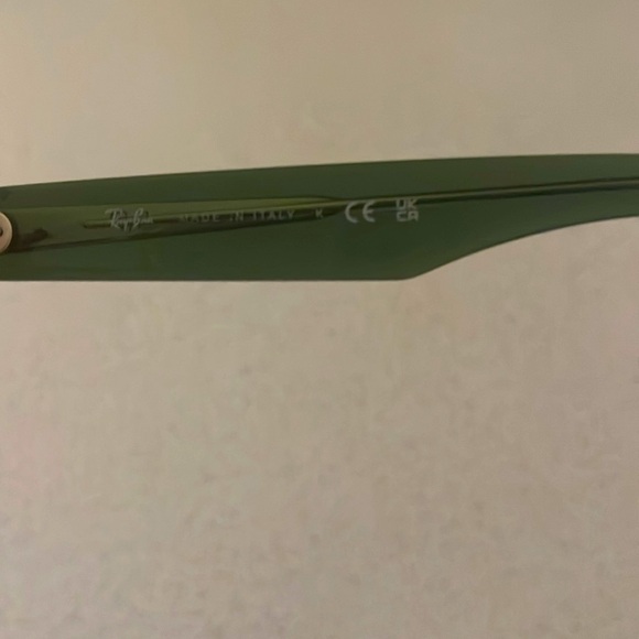 Red Ray-Bans - Picture 2 of 3